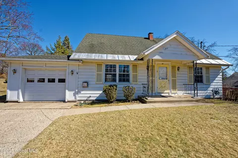 31 Mellon Ave, Troy, NY 12180