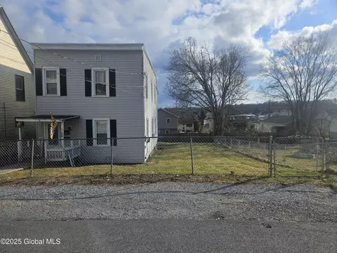 26 Walnut St, Mechanicville, NY 12118