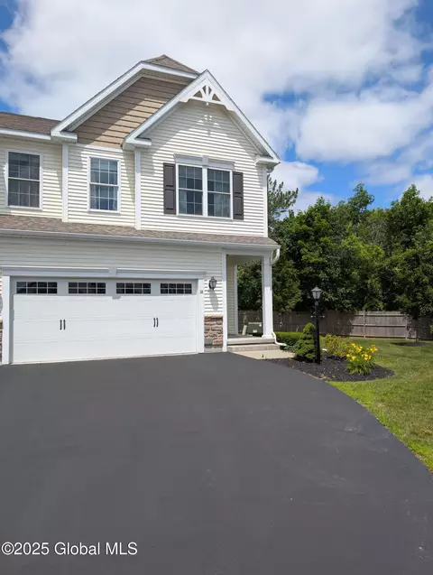 38 Andriana Ln, Albany, NY 12204