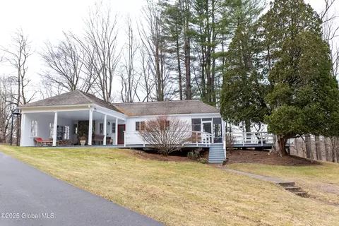 Exterior - 938 Charlton Rd, Scotia, NY 12302 photo 6 of 12
