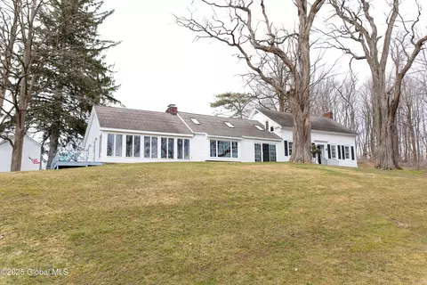 938 Charlton Rd, Scotia, NY 12302