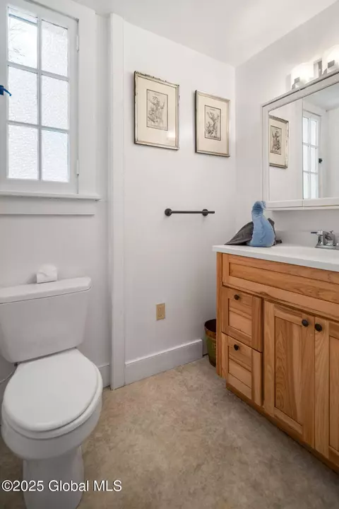 Bath - 938 Charlton Rd, Scotia, NY 12302 photo 3 of 4