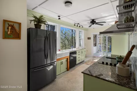 Kitchen - 938 Charlton Rd, Scotia, NY 12302 photo 3 of 4