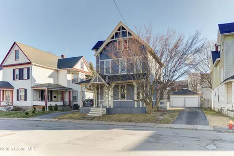 17 Trinity Pl, Amsterdam, NY 12010
