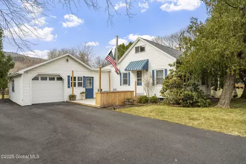 620 New Salem Rd, Voorheesville, NY 12186
