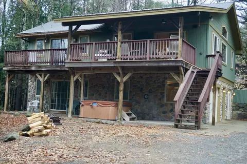 12 Van Rensselaer Dr, Edinburg, NY 12134