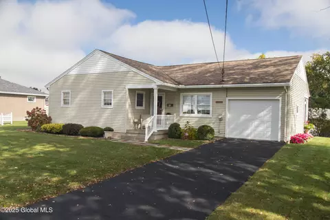 20 New St, Amsterdam, NY 12010