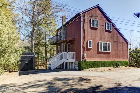 5 Kilmer Roadway, Middle Grove, NY 12850