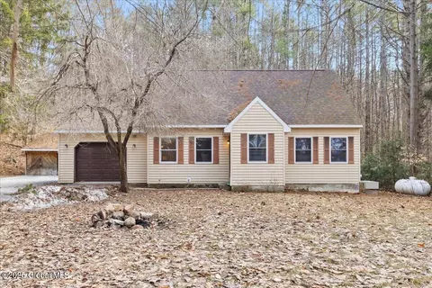 96 Lake Tour Rd, Lake Luzerne, NY 12846