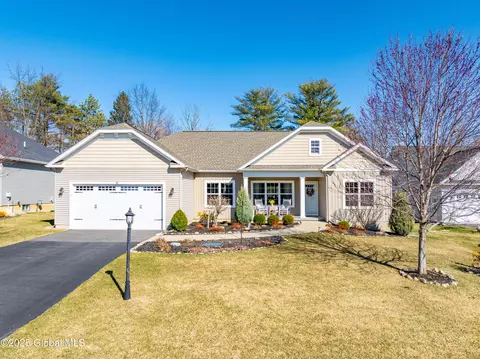 7 Blueberry Ln, Clifton Park, NY 12065