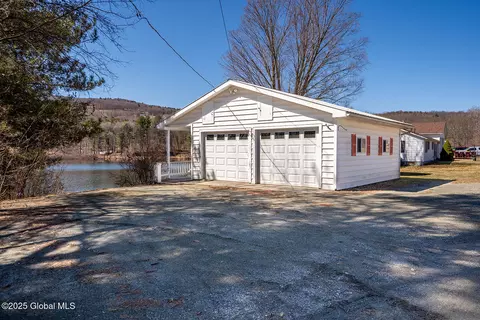 9 Kennedy Rd, Cambridge, NY 12816 photo 4