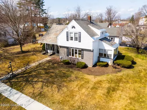 75 4th St, Glens Falls, NY 12801