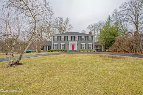 11 Fenway Dr, Loudonville, NY 12211