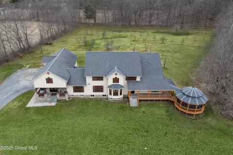 4494 Jersey Hill Rd, Amsterdam, NY 12010
