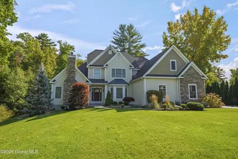 240 Menlo Park Rd, Niskayuna, NY 12309