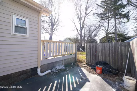 Exterior - 1145 Keyes Ave, Schenectady, NY 12309 photo 5 of 13
