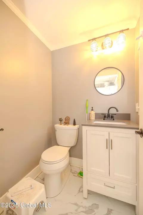 Bath - 1145 Keyes Ave, Schenectady, NY 12309 photo 2 of 5