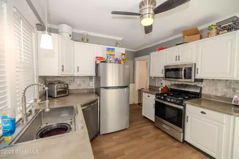 Kitchen - 1145 Keyes Ave, Schenectady, NY 12309 photo 3 of 4