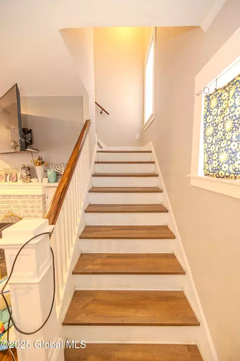 Entry Way - 1145 Keyes Ave, Schenectady, NY 12309 photo 2 of 6