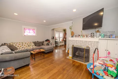 Living - 1145 Keyes Ave, Schenectady, NY 12309 photo 2 of 5