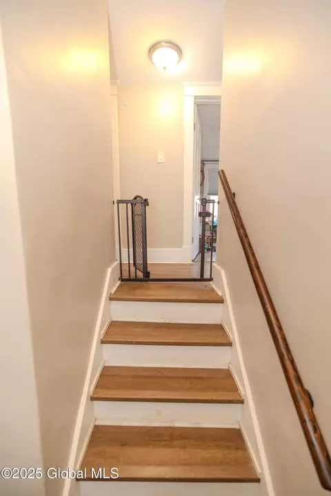 Entry Way - 1145 Keyes Ave, Schenectady, NY 12309 photo 3 of 6