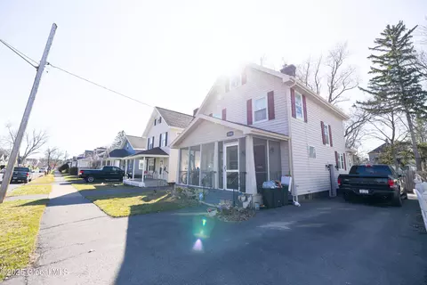 Exterior - 1145 Keyes Ave, Schenectady, NY 12309 photo 2 of 13