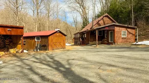 142 Church Rd, Johnstown, NY 12095