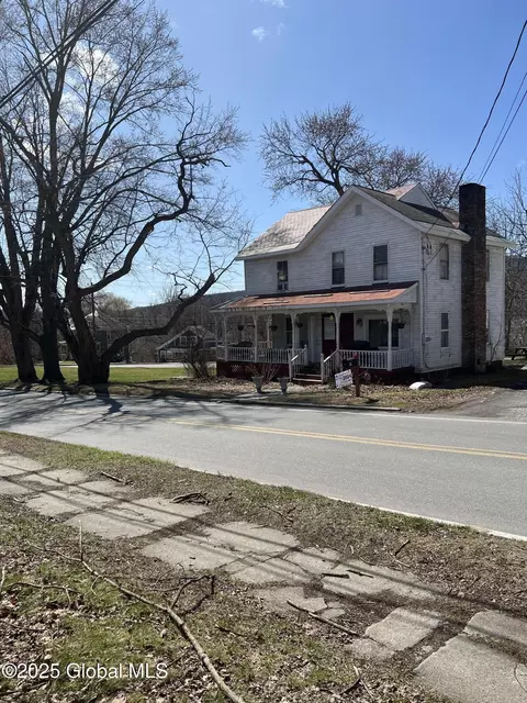 17 Pine St, Granville, NY 12832