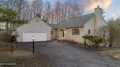14 Summit Ln, Queensbury, NY 12804