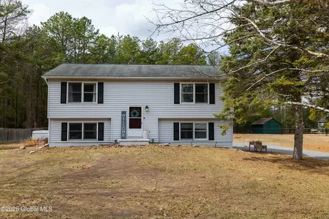 41 Stephanie Ln, Queensbury, NY 12804