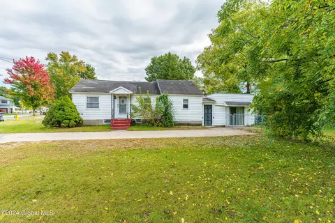 88 Crescent St, Saratoga Springs, NY 12866