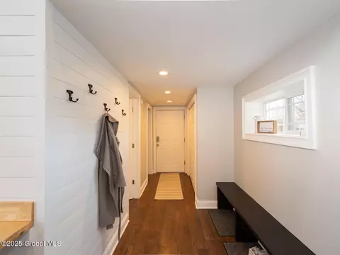 Entry Way - 14 Harris Rd, Waterford, NY 12188 photo 1 of 3