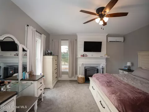 Bedroom - 14 Harris Rd, Waterford, NY 12188 photo 1 of 4