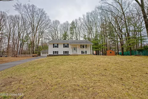 4 Avocado Ct, Clifton Park, NY 12065