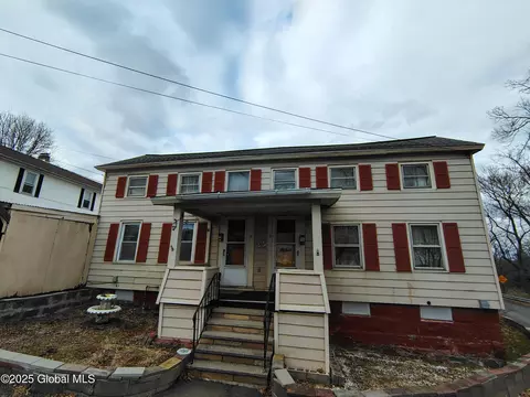 7 Museum Ln, Waterford, NY 12188