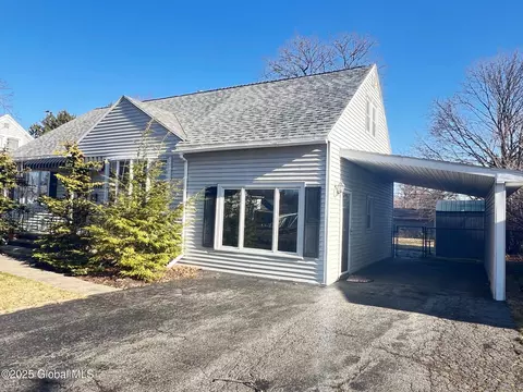 Exterior - 1028 Peter Rd, Schenectady, NY 12303 photo 2 of 4