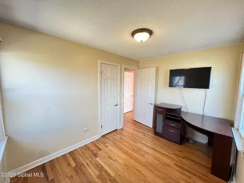 Bedroom - 1028 Peter Rd, Schenectady, NY 12303 photo 4 of 7