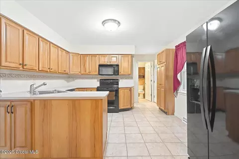 6 Dawn Dr, Glenville, NY 12302 photo 9