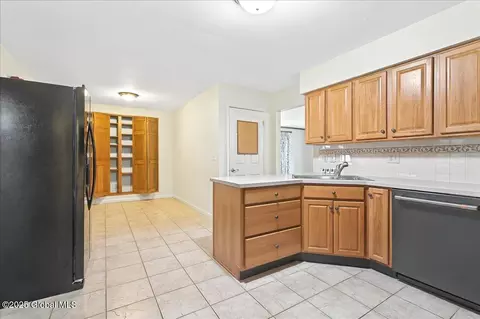6 Dawn Dr, Glenville, NY 12302 photo 8