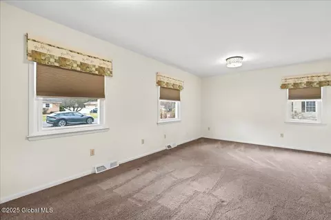 6 Dawn Dr, Glenville, NY 12302 photo 11