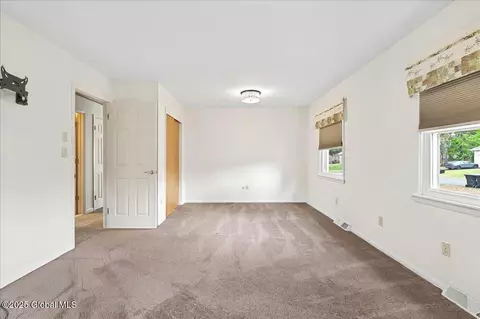 6 Dawn Dr, Glenville, NY 12302 photo 12