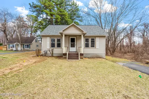 94 Broderick St, Colonie, NY 12205