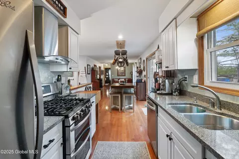 Entry Way - 16 New Netherland Way, Halfmoon, NY 12065 photo 2 of 4