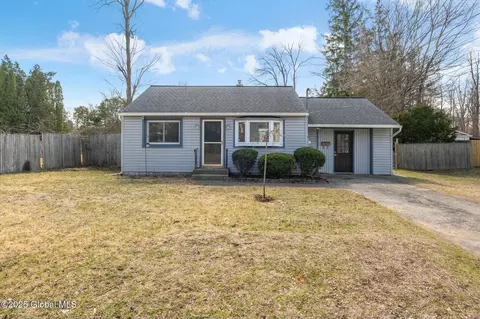 230 Schermerhorn St, Schenectady, NY 12304