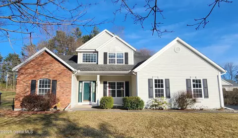 4 Buff Rd, Saratoga Springs, NY 12866