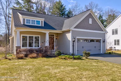 5 Saw Mill Ct, Saratoga Springs, NY 12866