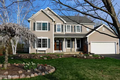 277 Longhouse Ln, Slingerlands, NY 12159