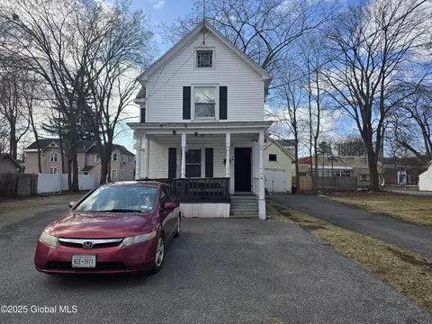 7 Fulton St, Glens Falls, NY 12801