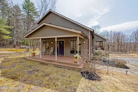 177 Hinds Rd, Galway, NY 12074