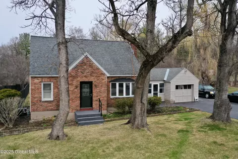 51 Spring Rd, Glenville, NY 12302